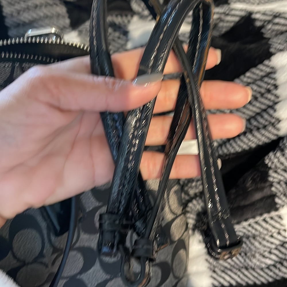 🔥EUC COACH Black/Gray Signature Coated
Canvas and Leather Peyton Dome Satchel - Picture 5 of 7